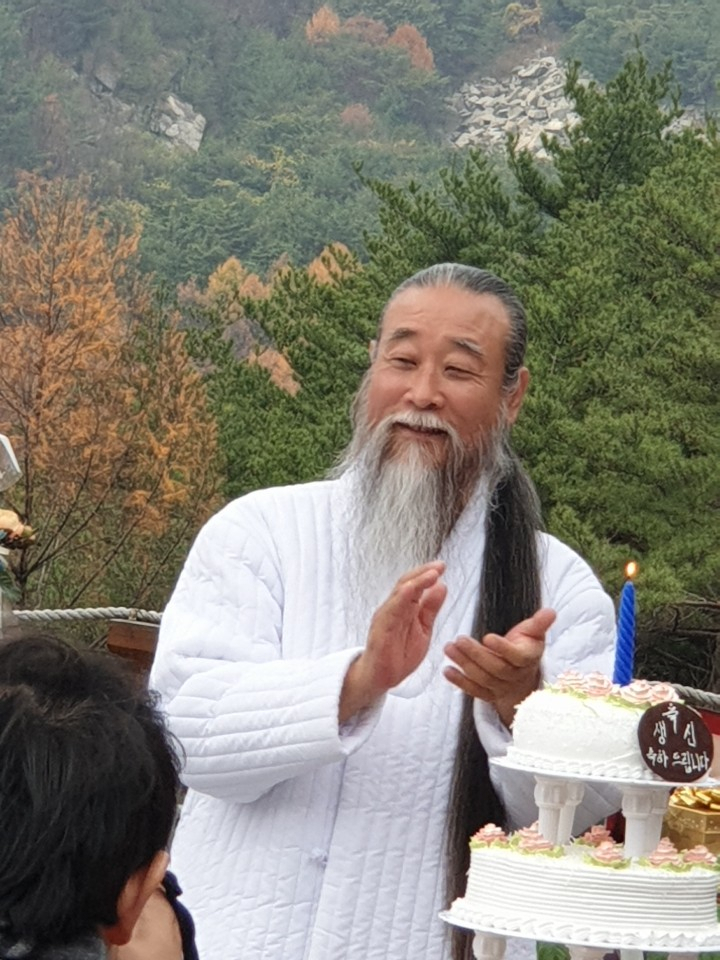 역술인 천공.
