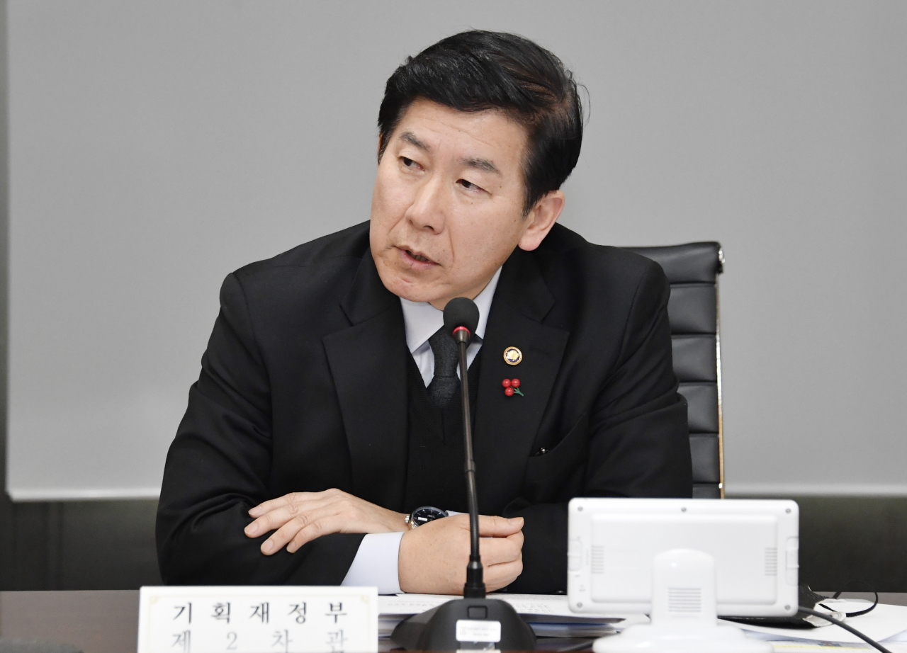 최상대 기획재정부 2차관이 지난달 27일 서울 중구 한국재정정보원에서 열린 '제1차 공공기관 투자집행 점검회의'를 주재하고 있다. [연합]