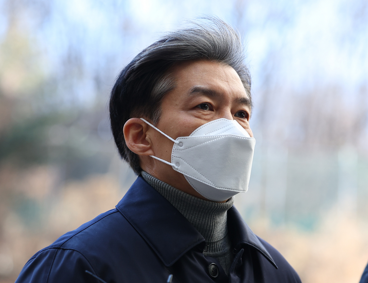 자녀 입시비리와 감찰 무마 혐의로 기소된 조국 전 법무부 장관이 3일 오후 서울 서초구 서울중앙지법에서 열린 1심 선고공판에 출석하고 있다. [연합]