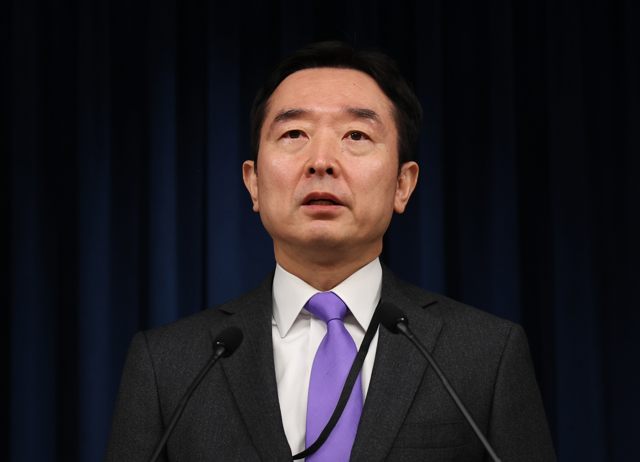 대통령실 신임 대변인에 임명된 이도운 전 문화일보 논설위원이 5일 오후 서울 용산 대통령실 청사에서 소감을 밝히고 있다. [연합]