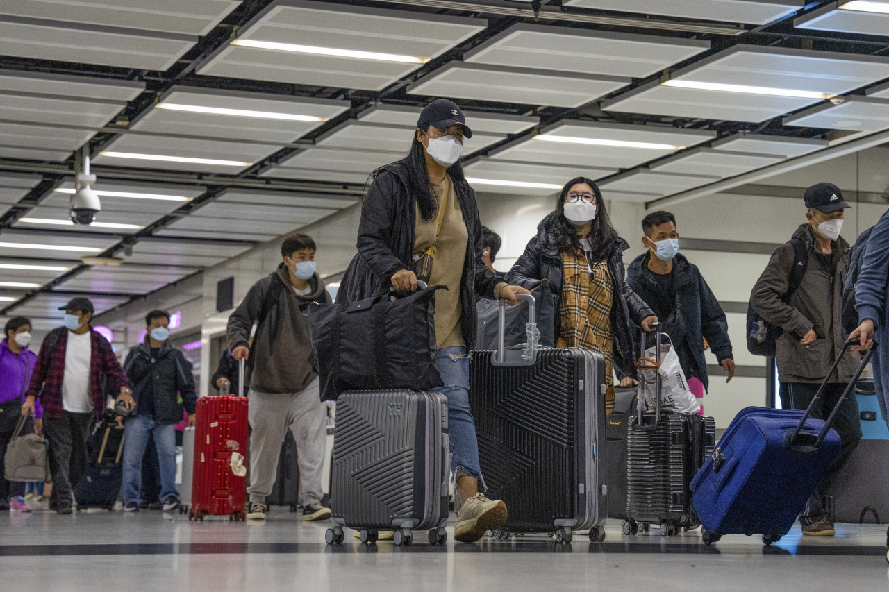 홍콩으로 입국하는 중국인 관광객. [AP]