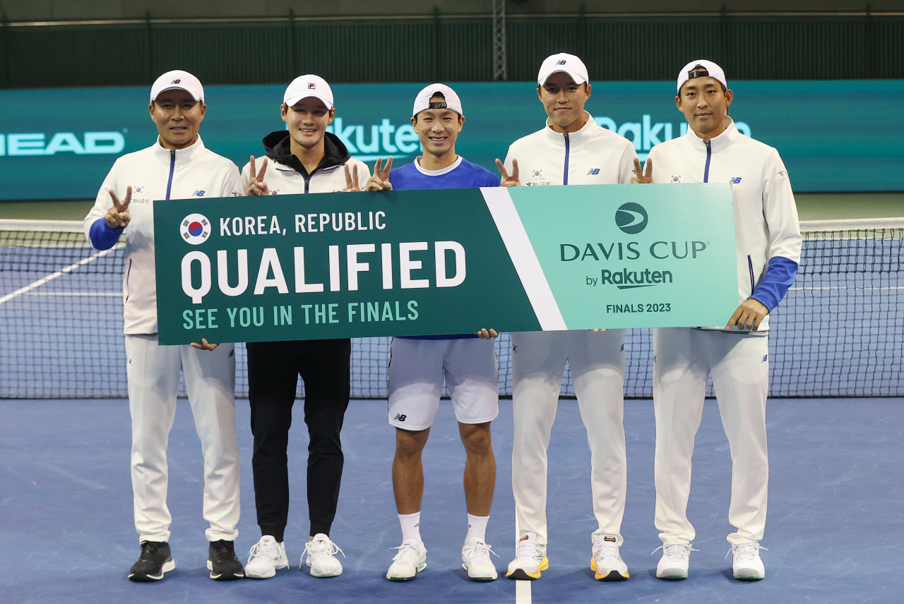 2년 연속 데이비스컵 16강에 오른 한국의 박승규 감독, 권순우, 홍성찬, 남지성, 송민규(왼쪽부터)./연합뉴스