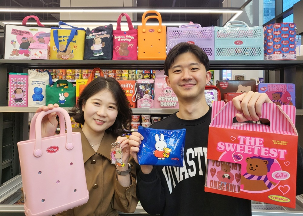 편의점 CU가 밸런타인데이를 맞아 협업 상품을 판매한다. [CU제공]