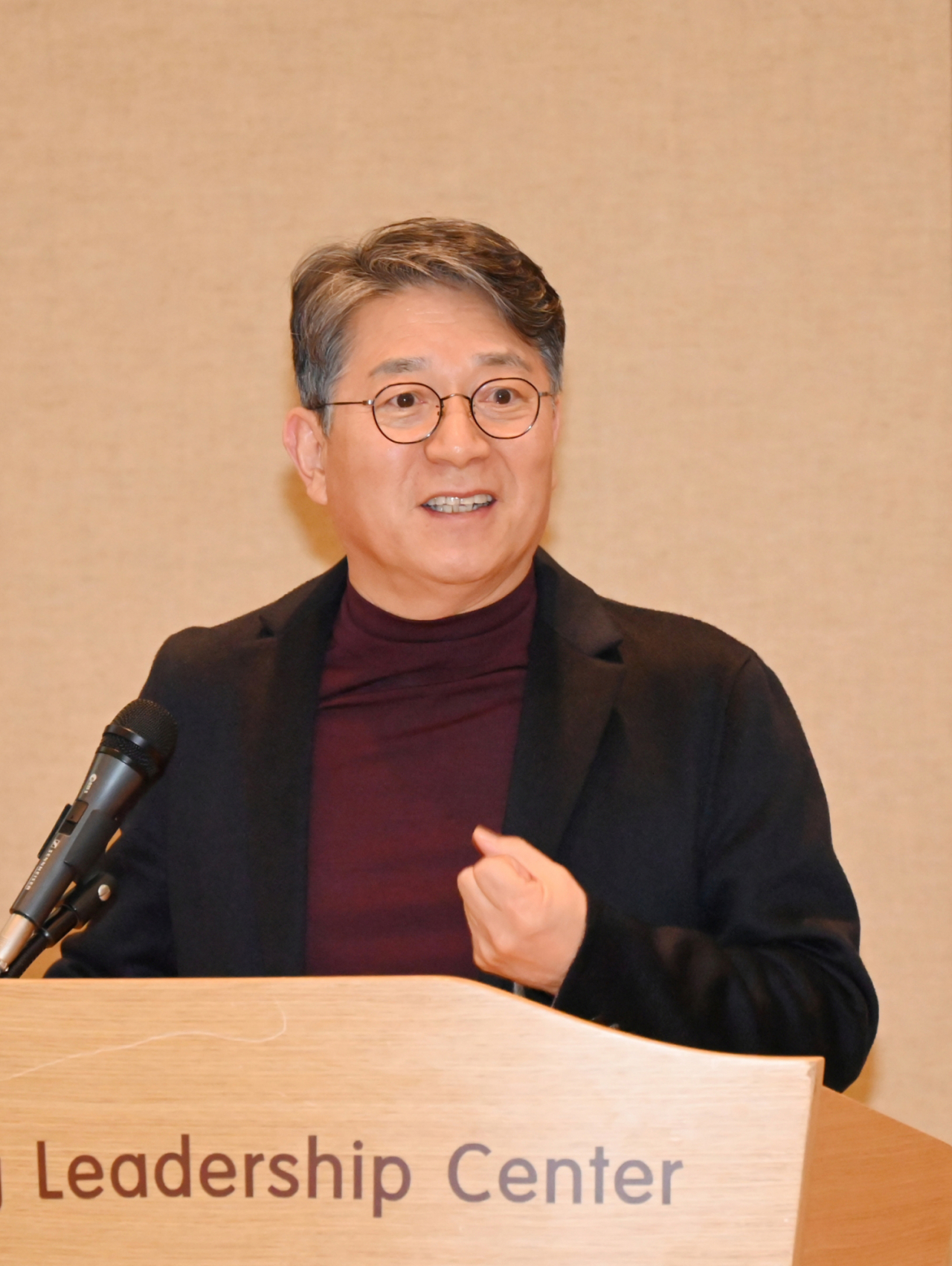 지난 3일 경기 용인에 위치한 써닝리더십센터에서 곽재선 회장이 인사말을 하고 있다. [쌍용차 제공]