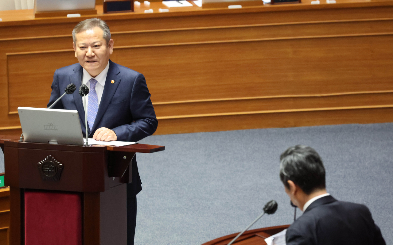 이상민 행정안전부 장관이 6일 국회 본회의에서 열린 정치·외교·통일·안보 분야 대정부질문에서 정청래 의원의 질문에 답변하고 있다. [연합]