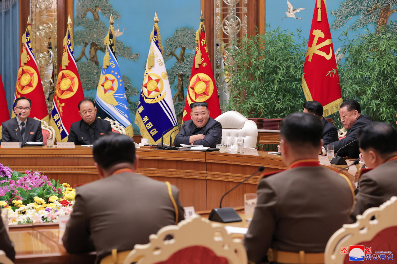 북한이 김정은 국무위원장이 참석한 가운데 노동당 중앙군사위원회 확대회의를 개최했다. 조선노동당 중앙군사위원회 제8기 제4차 확대회의가 6일 당중앙위원회 본부청사에서 진행됐다고 조선중앙통신이 7일 보도했다. [국내에서만 사용가능. 재배포 금지. For Use Only in the Republic of Korea. No Redistribution] 연합뉴스
