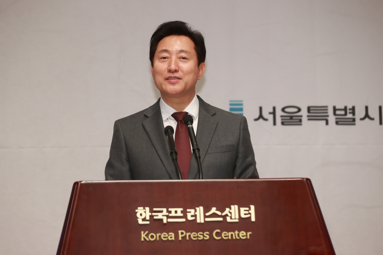 오세훈 서울시장이 6일 오후 서울 중구 프레스센터에서 열린 '2023년 서울 사회복지 신년 인사회'에서 격려사를 하고 있다. [연합]