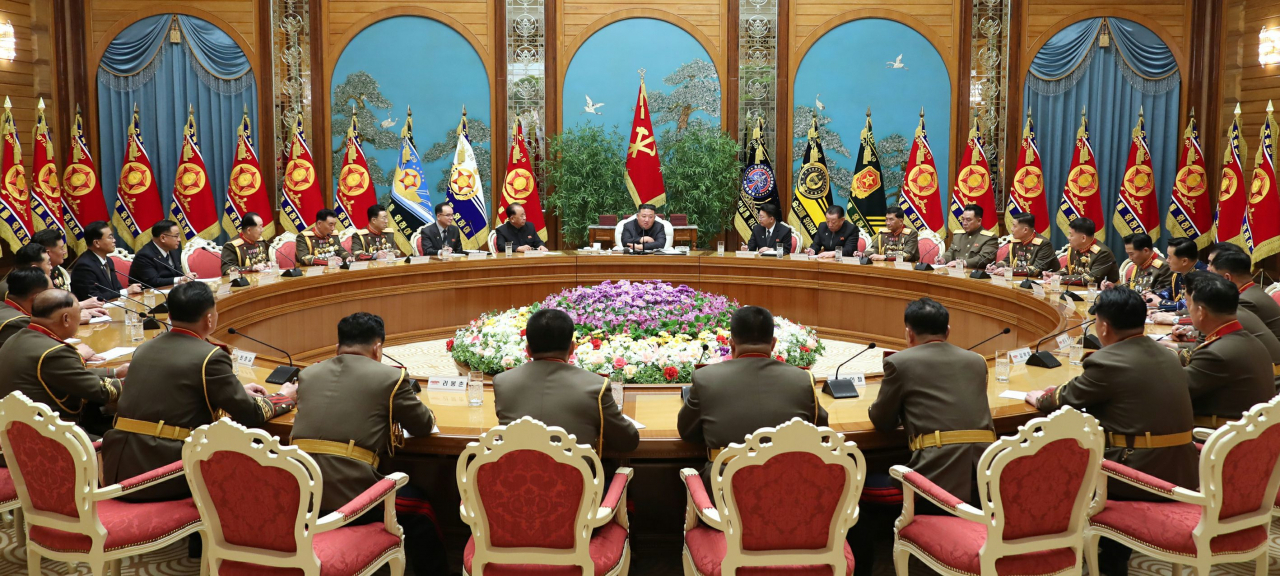 북한 노동당 기관지 노동신문은 7일 김정은 국무위원장 지도 아래 전날 당 중앙군사위원회 제8기 제4차 확대회의를 진행했다고 보도했다. [평양 노동신문=뉴스1]
