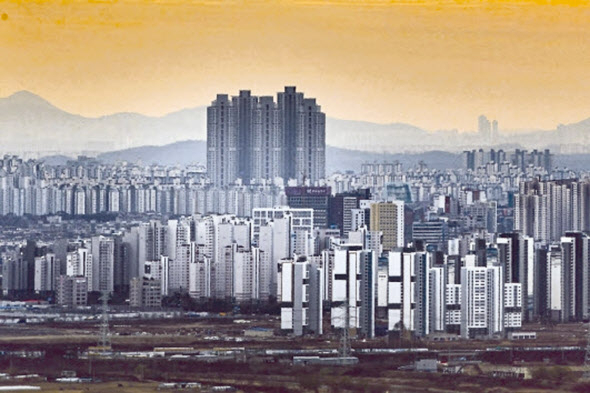 경기 파주시 접경지역에서 바라본 일산 신도시의 모습. [연합]