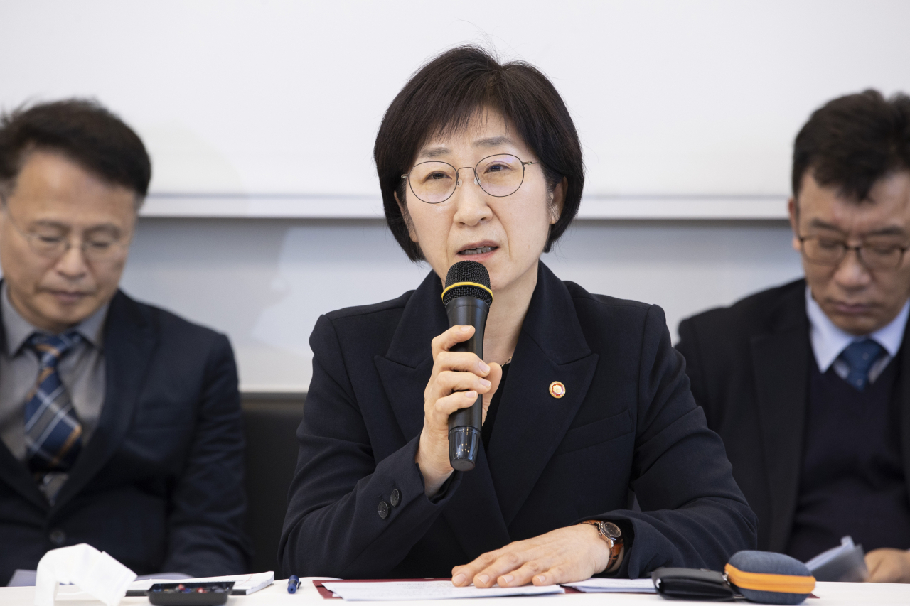 한화진 환경부 장관이 6일 오전 세종시에서 환경부 출입기자단과 간담회를 하고 있다. [연합]