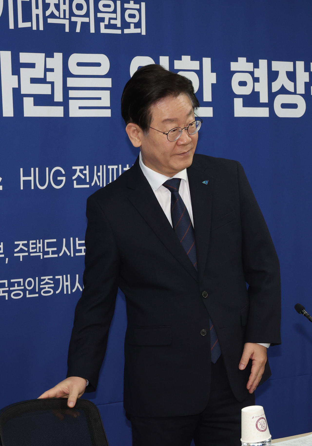 이재명 더불어민주당 대표가 7일 오전 서울 강서구 전세피해지원센터에서 열린 전세사기피해 재발방지대책 마련을 위한 현장간담회에 참석하고 있다. [연합]