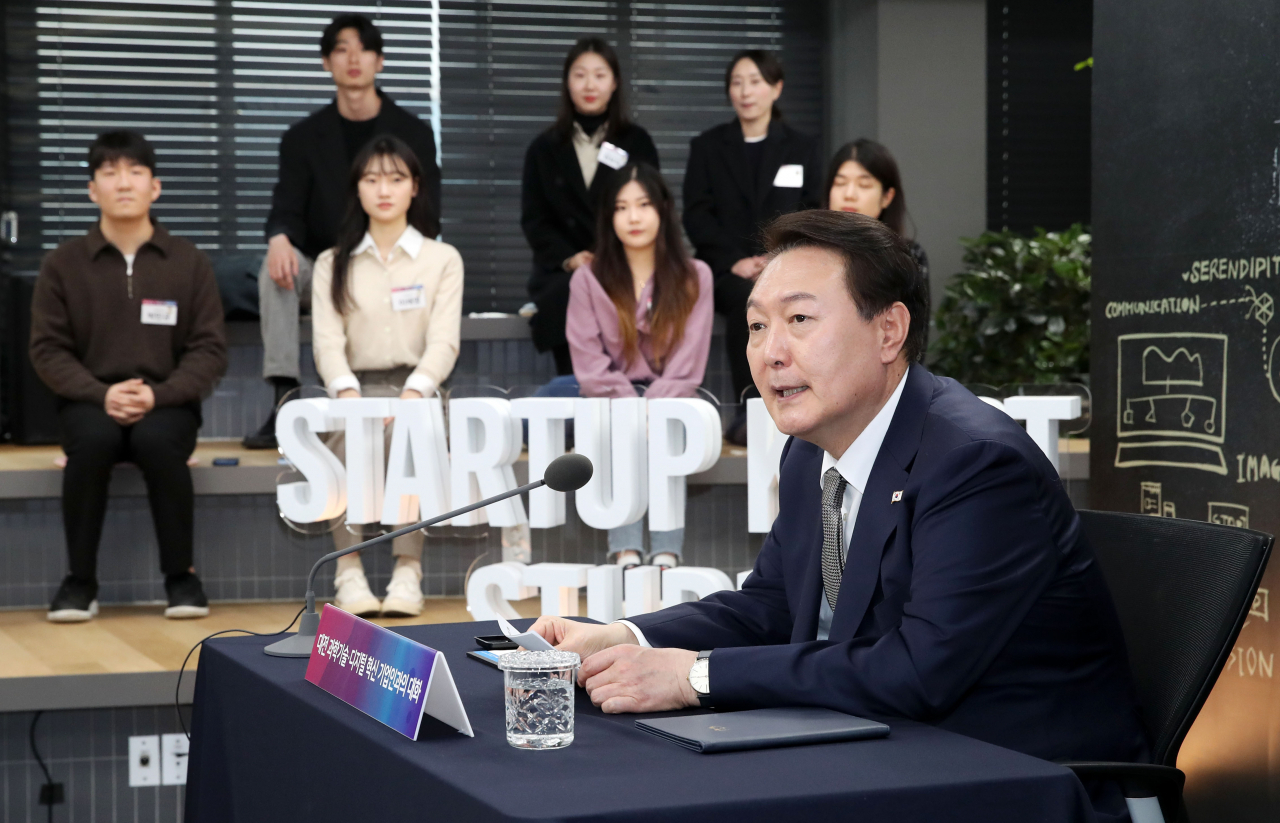 윤석열 대통령이 7일 대전 유성구 카이스트에서 열린 대전 과학기술·디지털 혁신기업인과의 대화에 참석, 발언하고 있다. [연합]