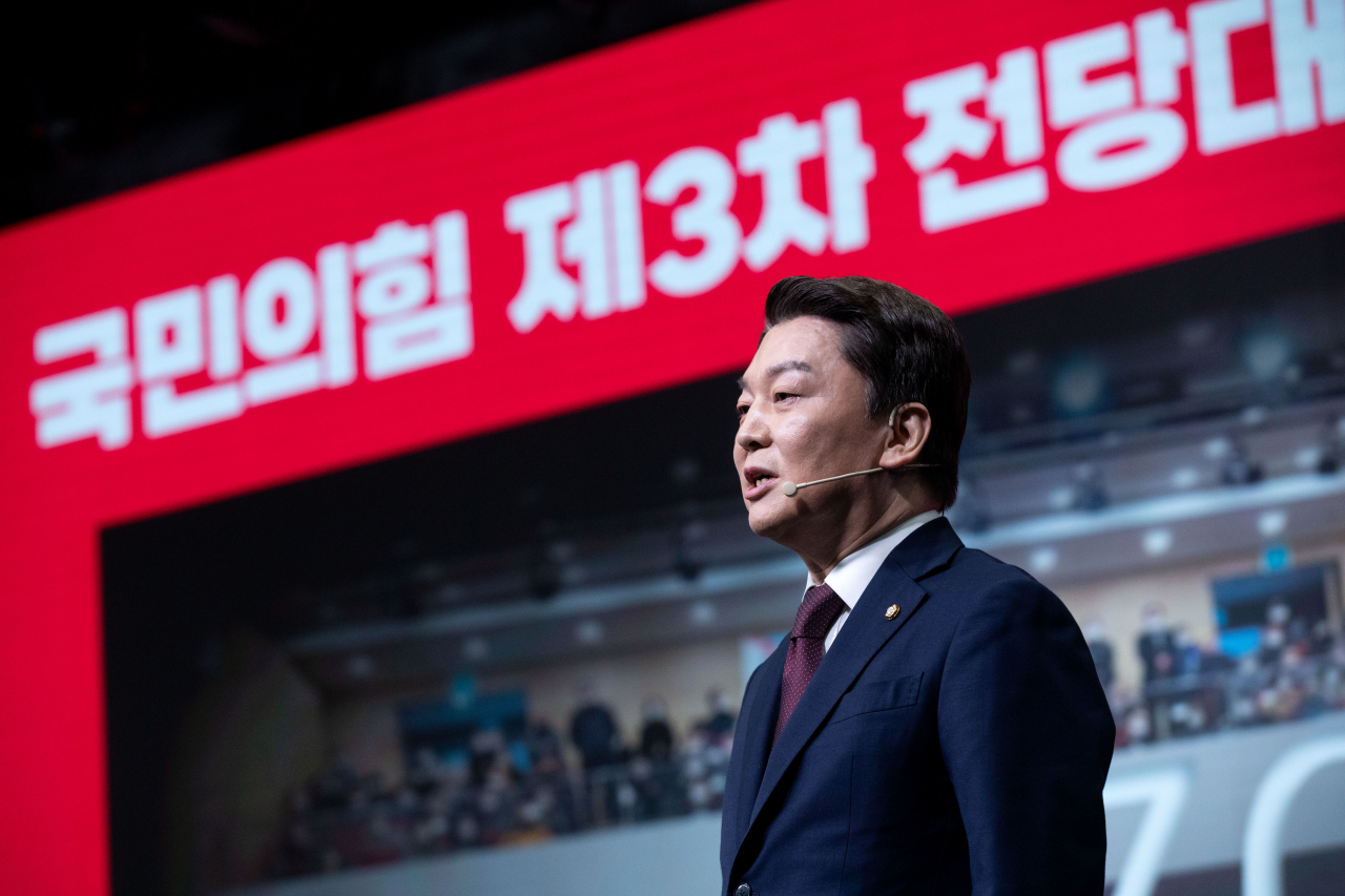 국민의힘 안철수 당 대표 후보가 7일 오전 서울 강서구 한 방송 스튜디오에서 열린 국민의힘 제3차 전당대회 후보자 비전 발표회에서 비전발표를 하고 있다. [연합]