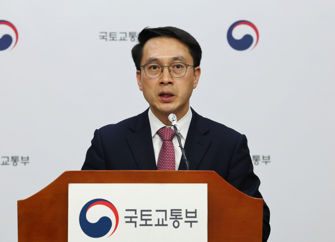 문성요 국토교통부 국토도시실장이 7일 세종시 정부세종청사에서 노후도시 정비 특별법안 주요 내용을 설명하고 있다. [연합]