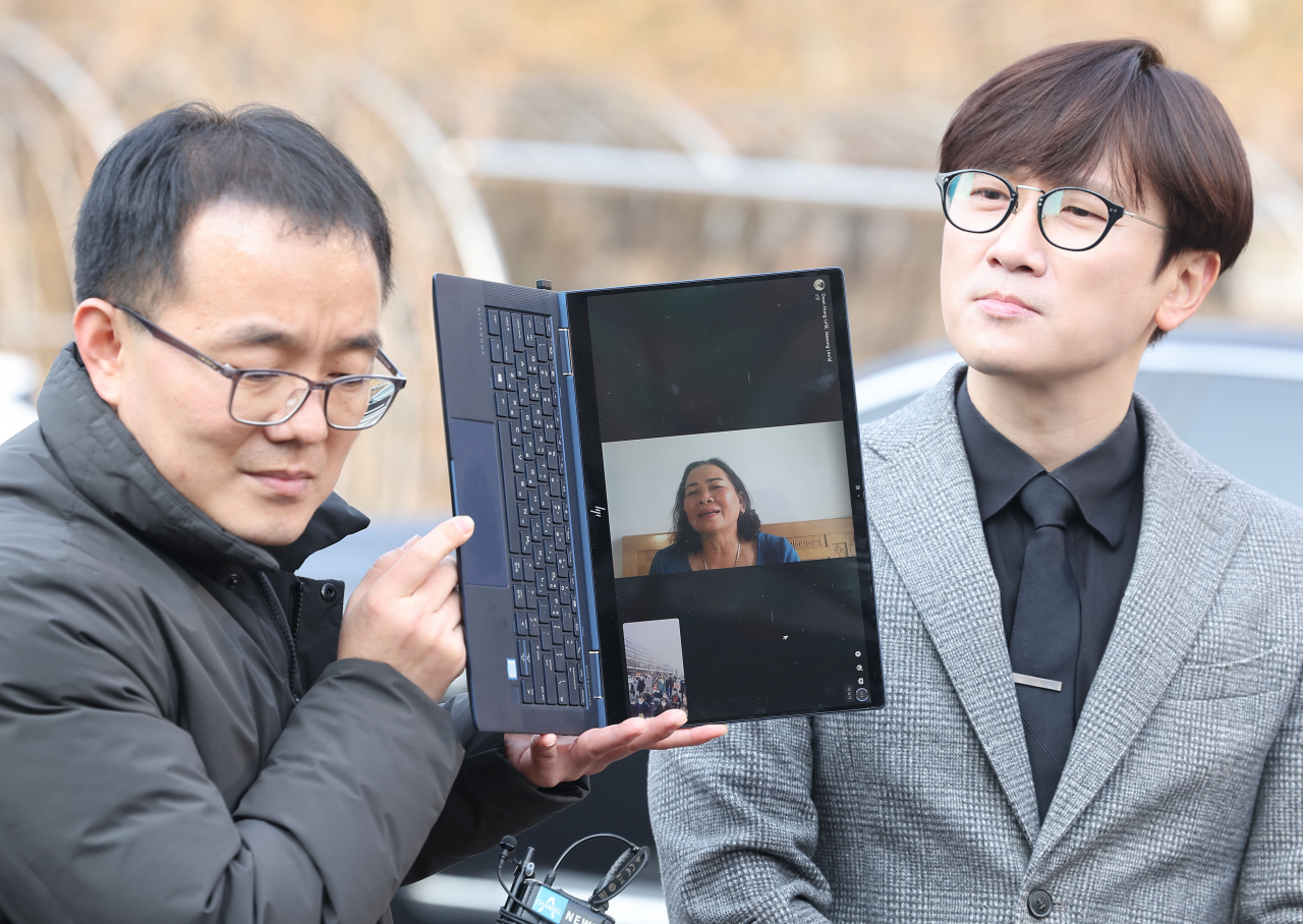 Nguyen Thi Thanh, a Vietnamese national who won a civil suit against the South Korean government over the killing of her family in 1968, speaks at an impromptu videoconference with Korean press after a court ruling on Tuesday. (Yonhap)