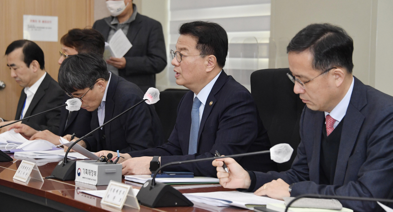방기선 기획재정부 제1차관이 9일 서울 종로구 정부서울청사에서 열린 ‘제17차 비상경제차관회의’를 주재하며 모두발언을 하고 있다.[기획재정부 제공]