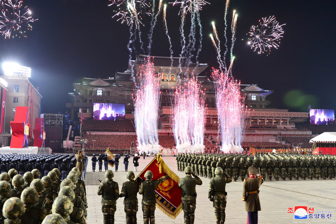 북한이 조선인민군 창건일인 건군절 75주년을 맞아 8일 평양 김일성광장에서 야간열병식을 개최했다고 조선중앙통신이 9일 보도했다. [연합]
