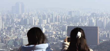 서울 남산에서 바라본 아파트단지. [연합]