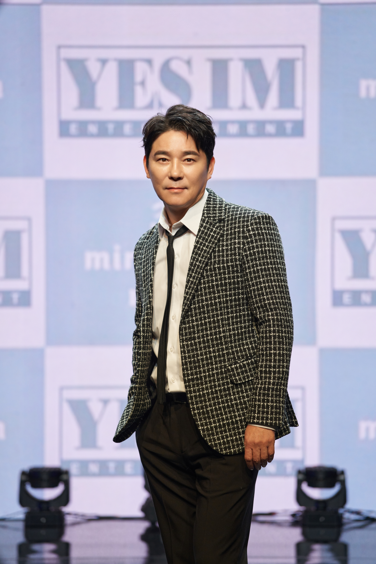 Im Chang-jung poses for a photo during the media showcase for his 3rd mini album "I'm a fool" held at Ilji Art Hall in Seoul on Wed. (YES IM Entertainment)