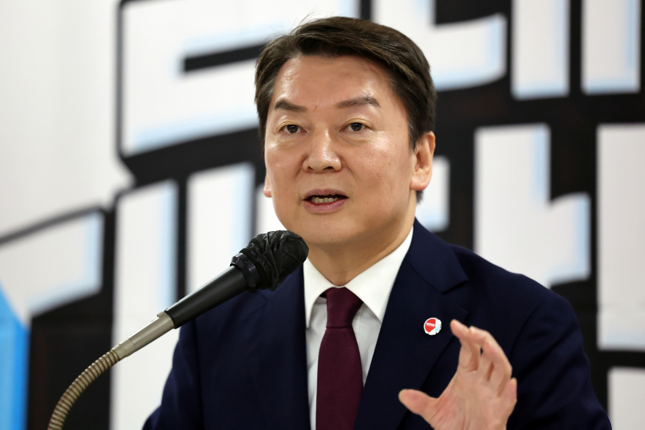 안철수 국민의힘 당 대표 후보가 9일 청주시 흥덕구 국민의힘 충북도당 강당에서 열린 당원 간담회에서 발언하고 있다. [연합]