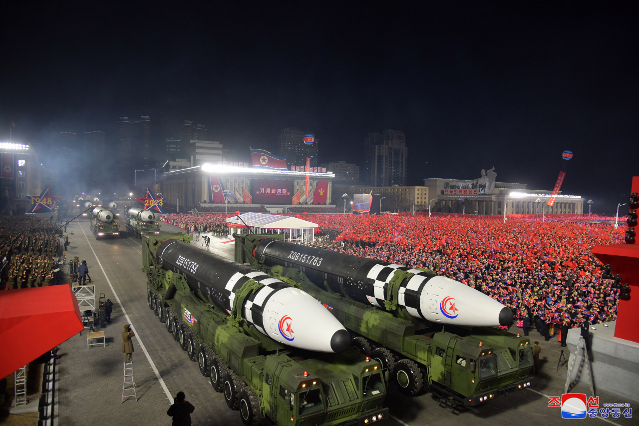 북한이 건군절(인민군 창건일) 75주년인 지난 8일 평양 김일성광장에서 열병식을 개최했다고 조선중앙통신이 9일 보도했다. [국내에서만 사용가능. 재배포 금지. For Use Only in the Republic of Korea. No Redistribution] 연합뉴스