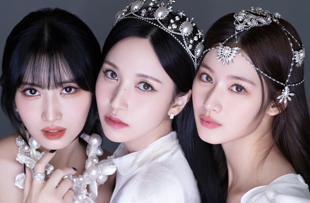 (Credit: JYP Entertainment)