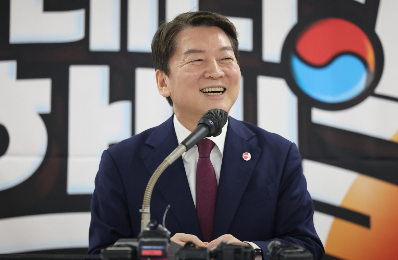 안철수 국민의힘 당 대표 후보가 9일 청주시 흥덕구 국민의힘 충북도당 강당에서 열린 당원 간담회에서 발언하고 있다. [연합]