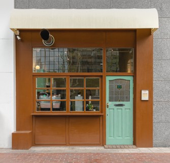 Coffee plus stationery, acoustic concerts and folding-screen show