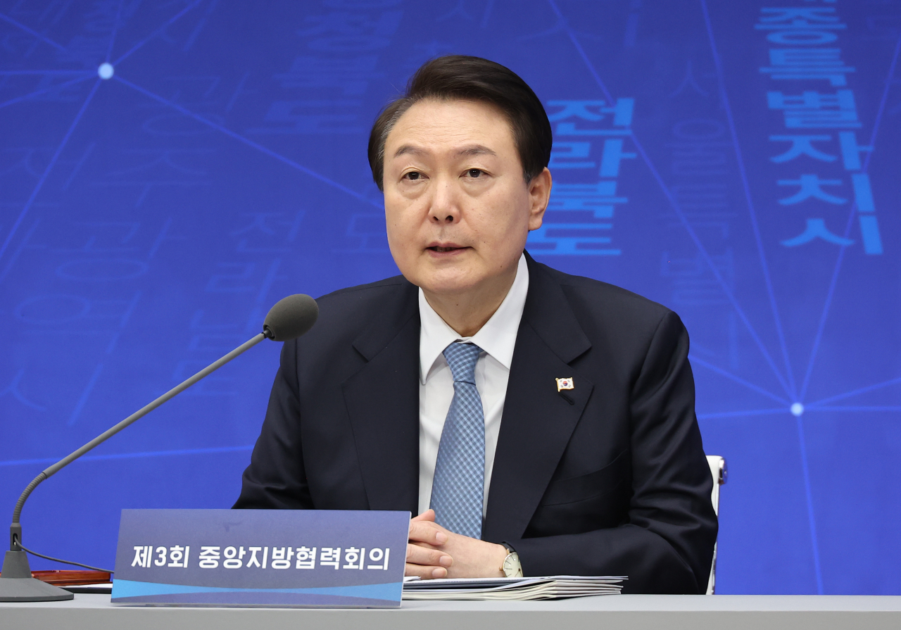 윤석열 대통령이 10일 전북 전주시 전북도청에서 열린 제3회 중앙지방협력회의에서 발언하고 있다. 연합뉴스