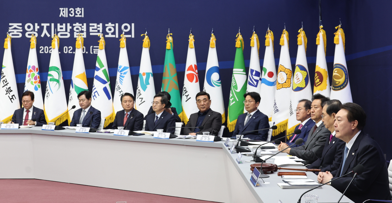 윤석열 대통령이 10일 전북 전주시 전북도청에서 열린 제3회 중앙지방협력회의에서 발언하고 있다. [연합]