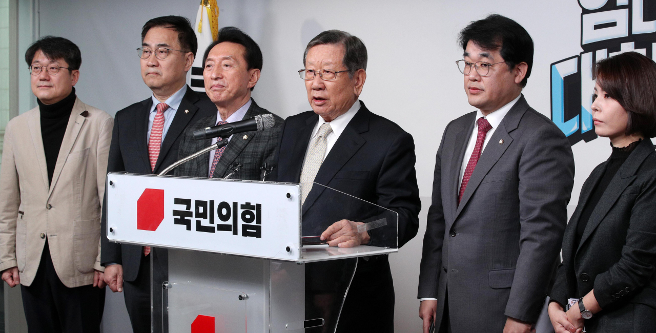 유흥수 국민의힘 전당대회 선거관리위원장이 10일 서울 여의도 국민의힘 당사에서 제3차 전당대회 당대표 및 최고위원 선거 본경선 진출자를 발표하고 있다. 이상섭 기자