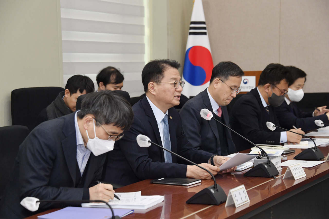 방기선 기획재정부 1차관이 9일 정부서울청사에서 열린 제17차 비상경제차관회의를 주재하고 있다. 연합뉴스