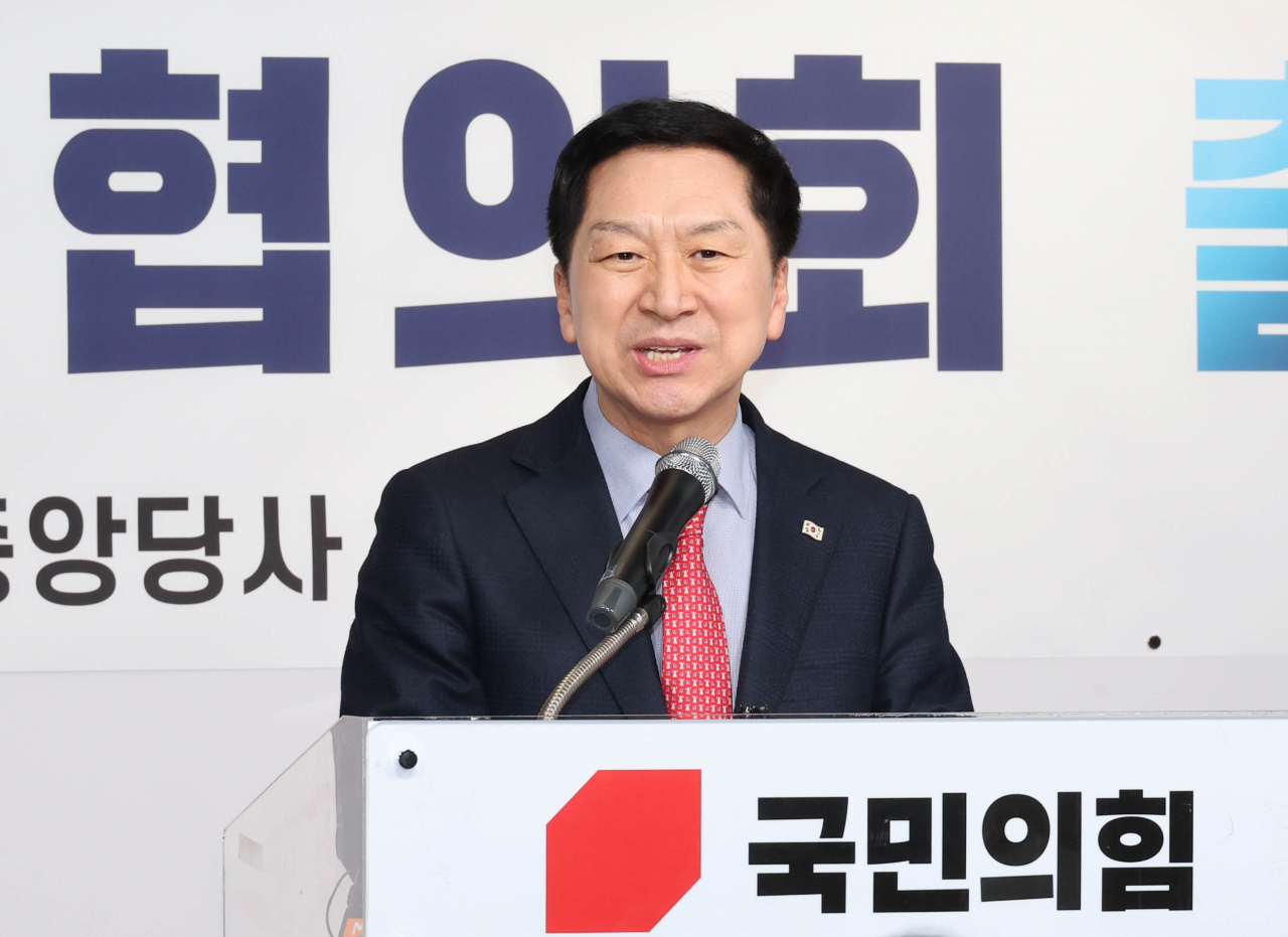 지난 10일 서울 여의도 국민의힘 당사에서 열린 제6대 전국여성지방의원협의회 출범식에서 김기현 당대표 후보가 인사말을 하고 있다. [연합]