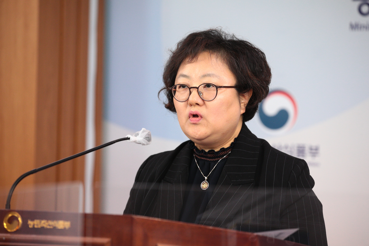 김정희 농림축산식품부 식량정책실장이 지난 9일 정부세종청사 농림축산식품부 브리핑실에서 한우 수급 안정 대책을 발표하고 있다. [연합]