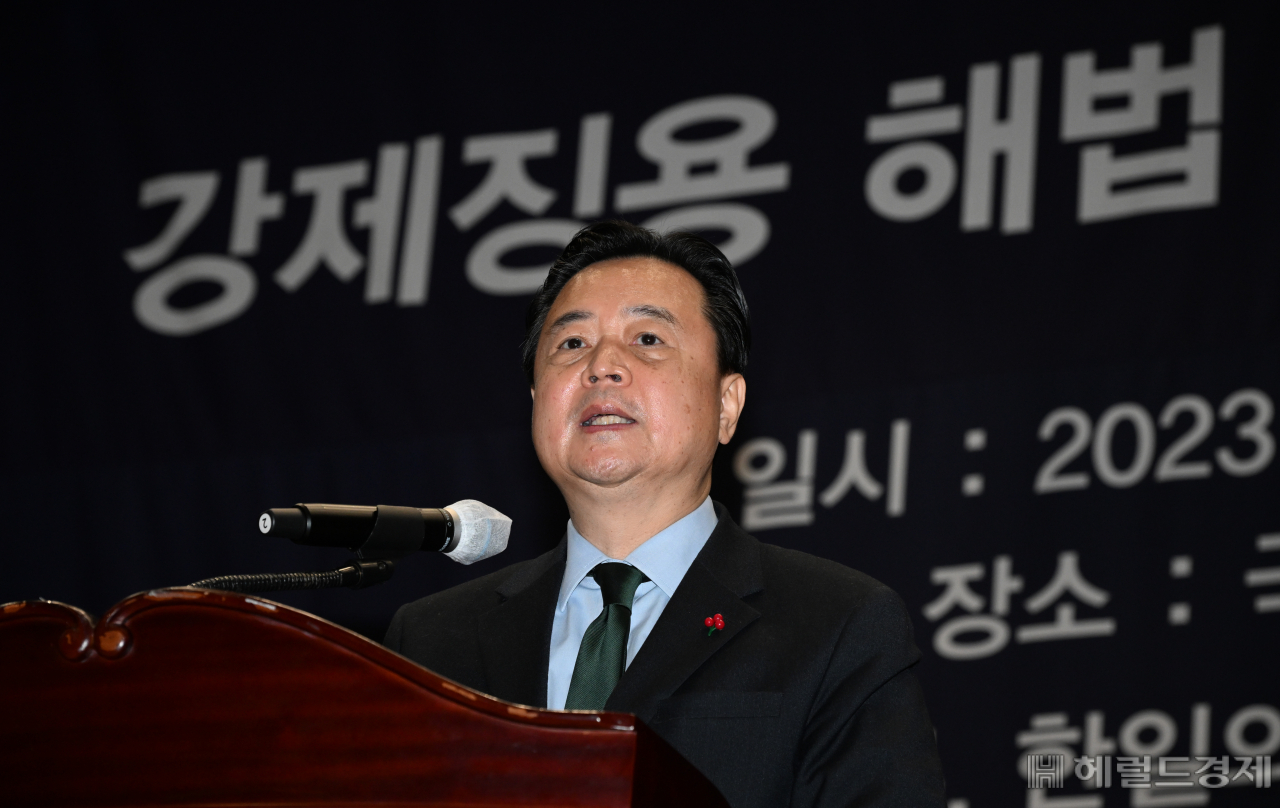 12일 서울 여의도 국회 의원회관에서 강제징용 해법 논의를 위한 공개토론회가 열린 가운데 조현동 외교부 제1차관이 인사말을 하고 있다. 임세준 기자
