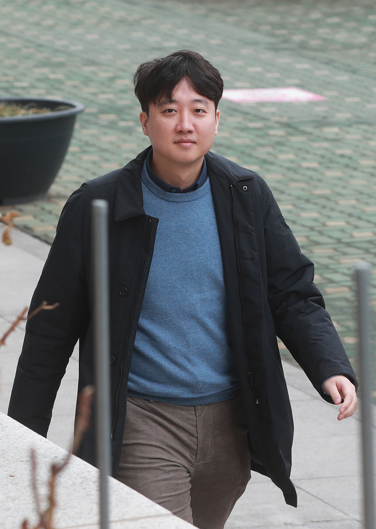 국민의힘 이준석 전 대표가 12일 오후 서울 영등포구 여의도의 한 식당에서 천하람 당대표 후보와 허은아·김용태 최고위원 후보, 이기인 청년최고위원 후보가 주최한 오찬 기자간담회에 참석하고 있다. 연합뉴스
