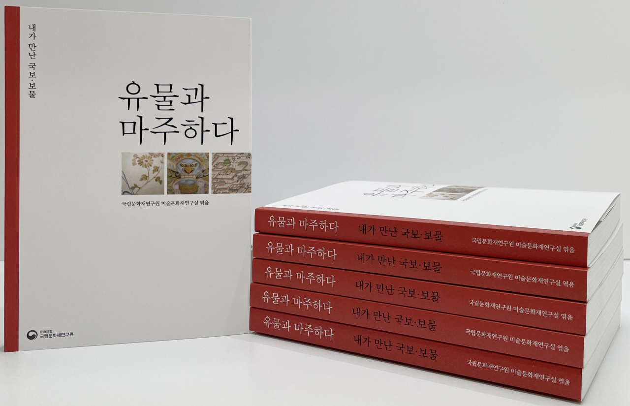 종이책 유물과 마주하다. 전자책을 무료 배포한다.