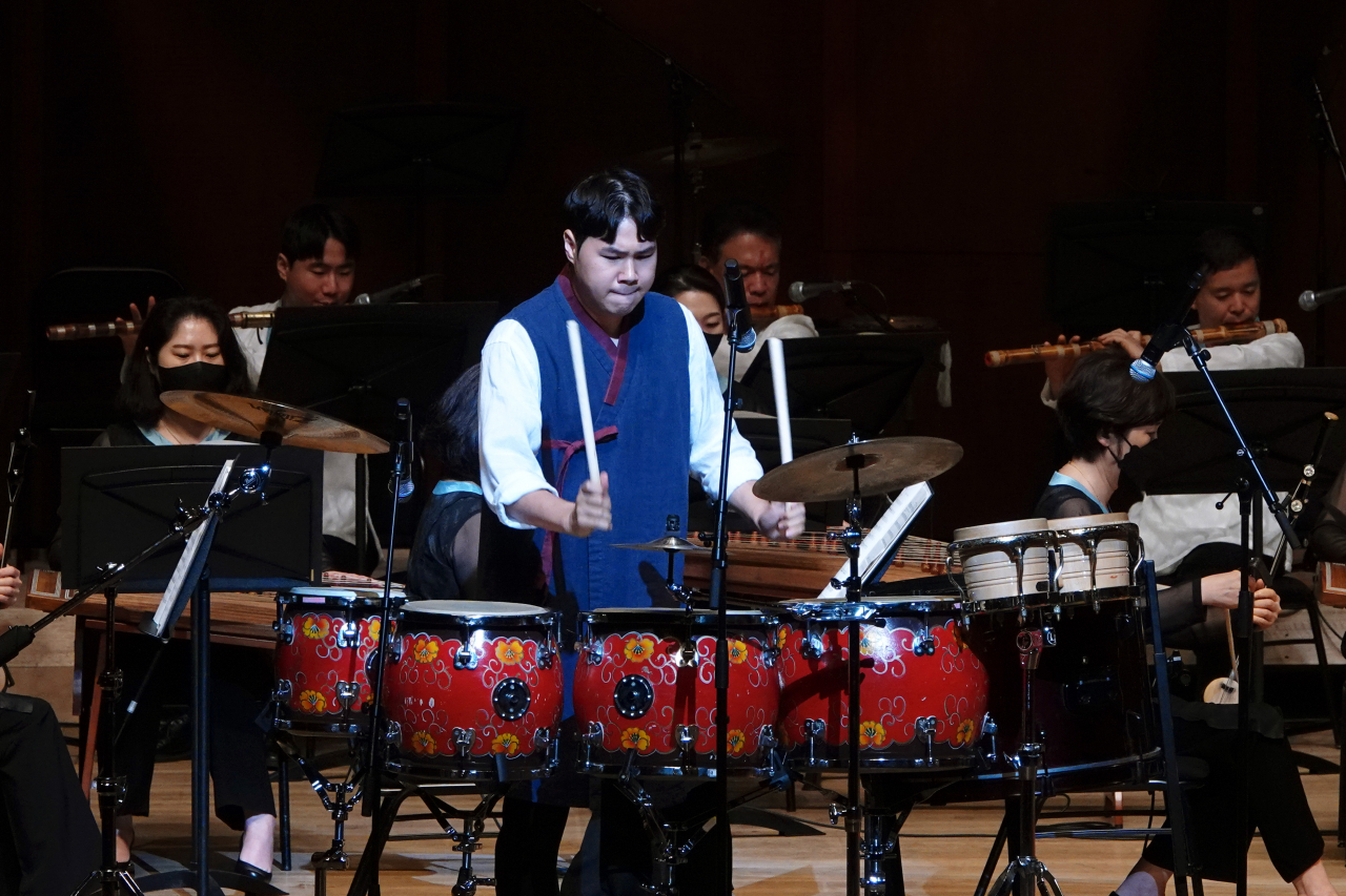 부산시립국악관현악단의 ‘재밌는 국악 신나는 국악’ 공연 모습. [부산시립예술단 제공]