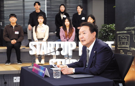 윤석열 대통령이 지난 7일 대전 유성구 카이스트에서 열린 대전 과학기술·디지털 혁신기업인과의 대화에 참석, 발언하고 있다. [연합]