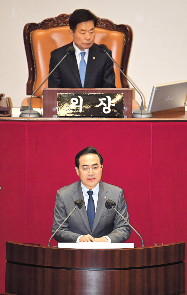 박홍근 더불어민주당 원내대표가 13일 국회에서 교섭단체 대표연설을 하고 있다. 이상섭 기자