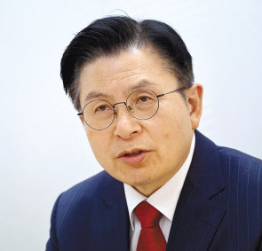 국민의힘 당대표에 도전하는 황교안 전 자유한국당 당대표가 10일 오후 서울 여의도 캠프 사무실에서 헤럴드경제와 인터뷰를 하고 있다. 이상섭 기자