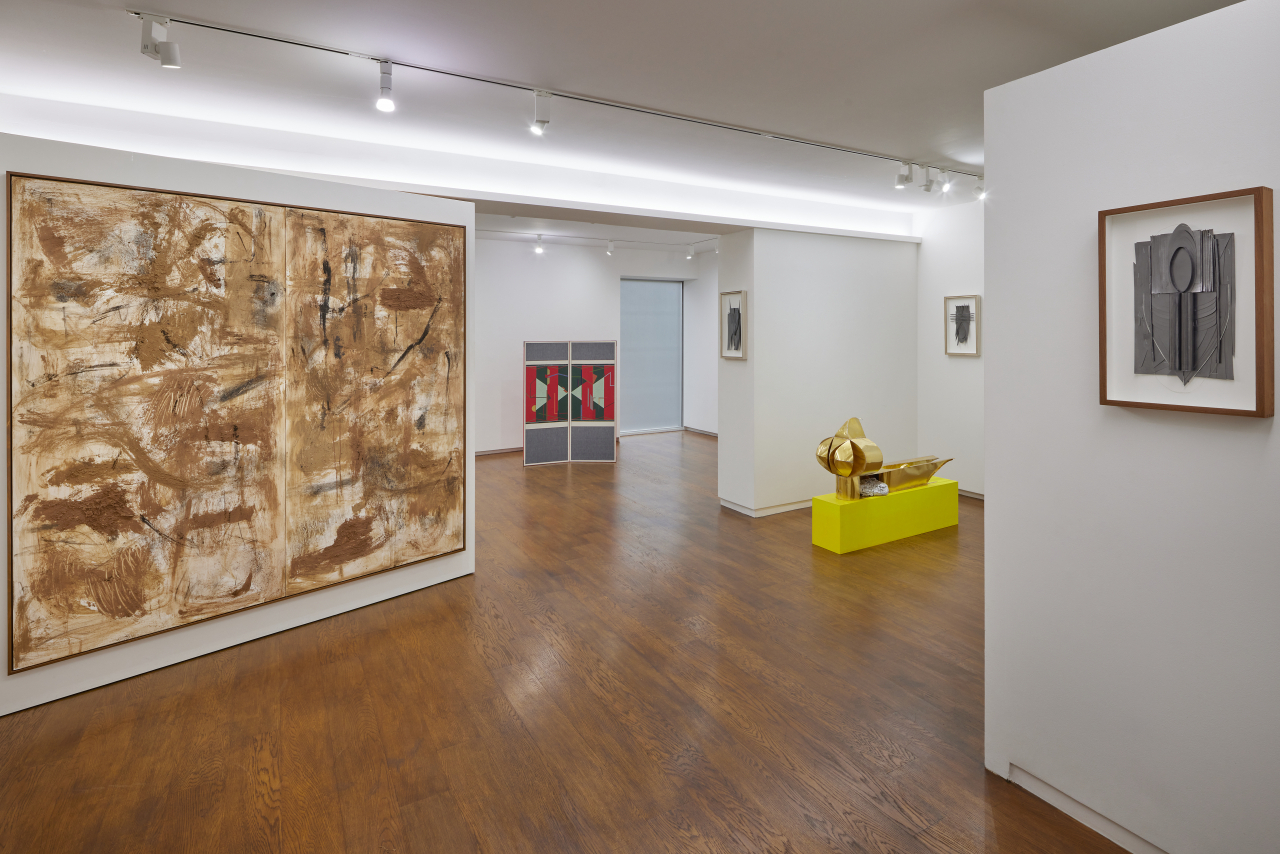 An installation view of "Approximation" at Whistle (Courtesy of the gallery)