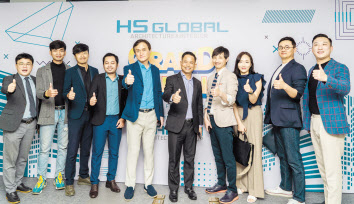 한림건축그룹 박진순 회장(왼쪽에서 다섯번째)과 사이손그룹 관계자들이 10일 합작회사 ‘한림캄보디아HSGLOBAL’사무실 개소식에 참가했다. [한림건축그룹 제공]