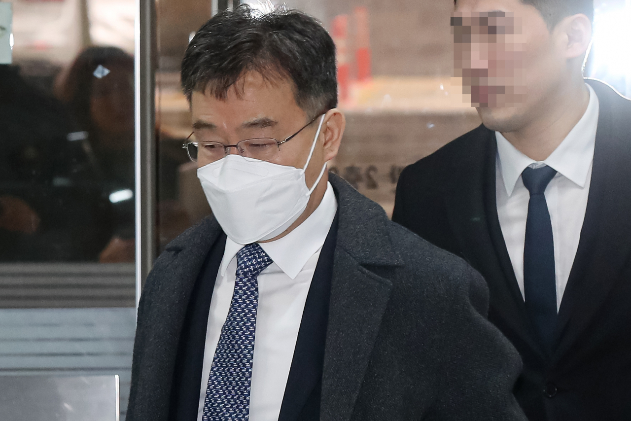화천대유자산관리 대주주 김만배 씨가 지난 10일 오전 서초구 서울중앙지방법원에서 열린 대장동 개발 사업 로비·특혜 의혹 관련 공판에 출석하고 있다. [연합]