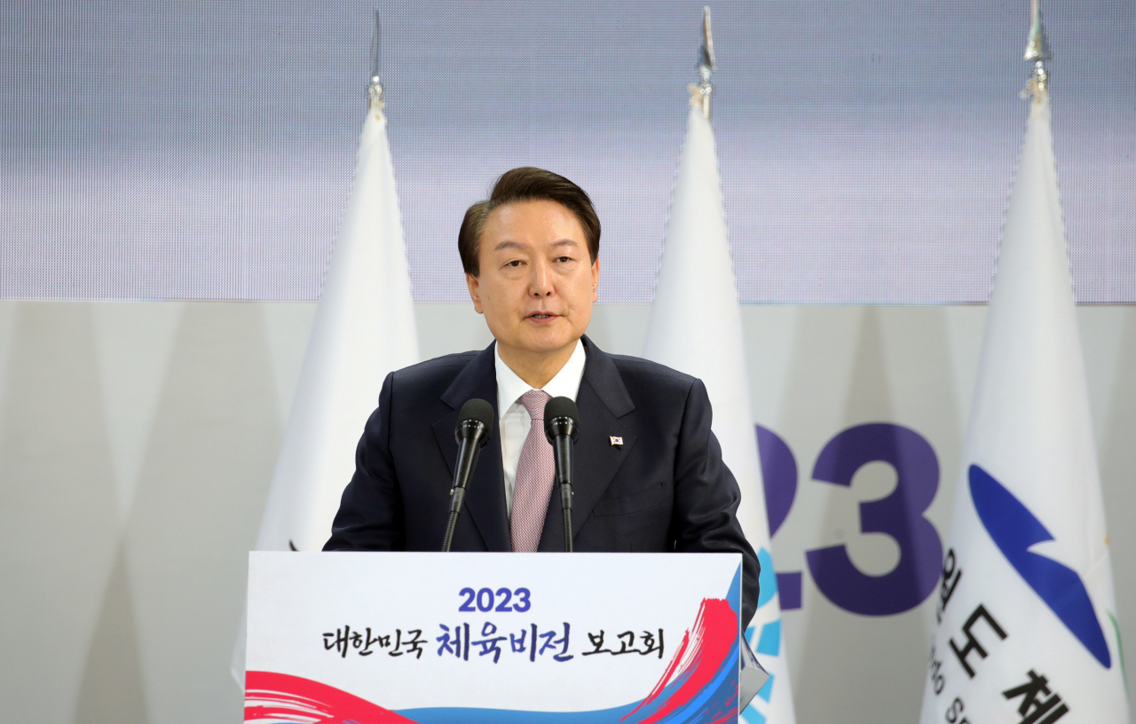 윤석열 대통령이 14일 충북 진천선수촌에서 열린 2023 대한민국 체육비전 보고회에서 축사하고 있다. [연합]