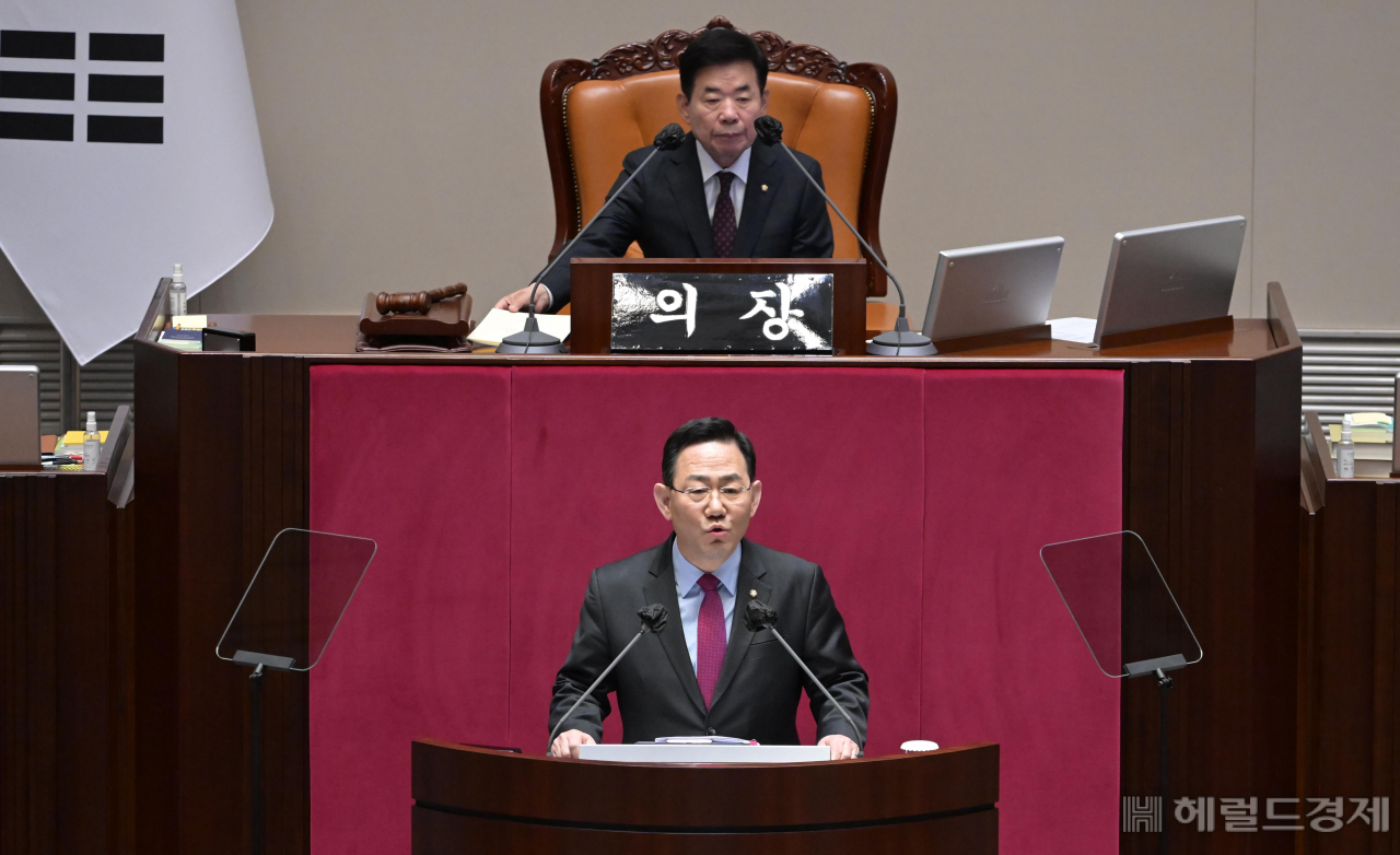 국민의힘 주호영 원내대표가 14일 오전 국회에서 열린 본회의에서 교섭단체 대표 연설을 하고 있다. 이상섭 기자