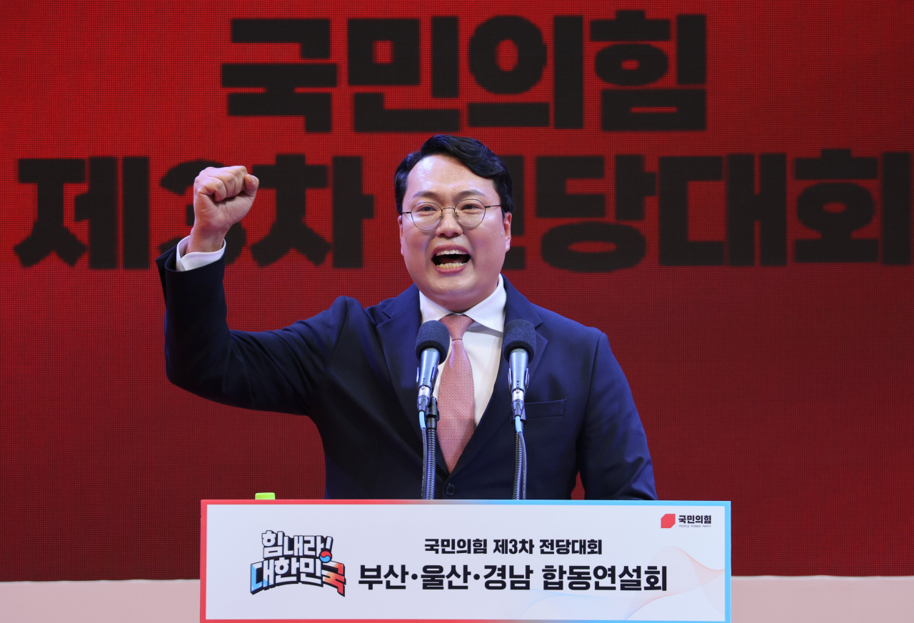 국민의힘 천하람 당대표 후보가 14일 오후 부산 동구 부산항국제전시컨벤션센터 열린 제3차 전당대회 부산·울산·경남 합동연설회에서 정견 발표를 하고 있다. [연합]