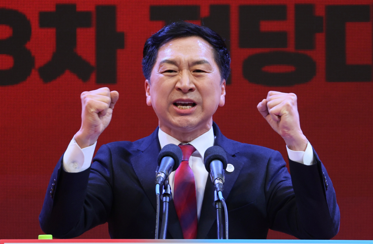 국민의힘 김기현 당대표 후보가 14일 오후 부산 동구 부산항국제전시컨벤션센터 열린 제3차 전당대회 부산·울산·경남 합동연설회에서 정견 발표를 하고 있다. [연합]