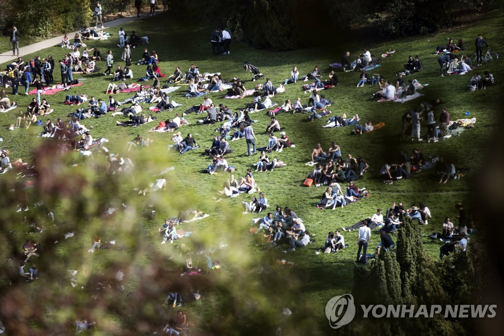 여성 시신이 발견된 프랑스 파리 동북쪽의 뷔트 쇼몽 공원(Parc des Buttes-Chaumont), [파리 관광 안내소 사이트(parisinfo.com) 제공]