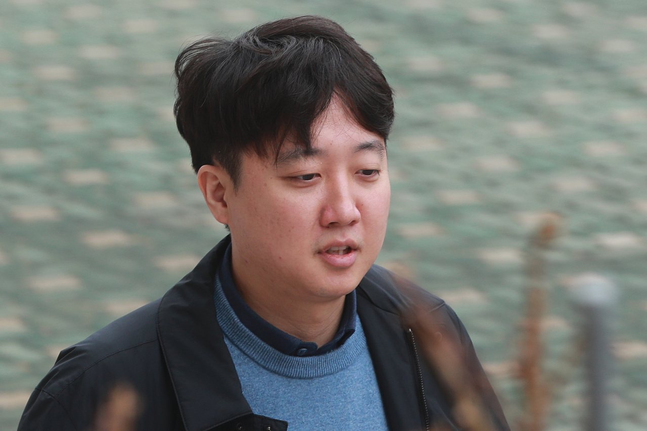 이준석 국민의힘 전 대표가 12일 오후 서울 영등포구 여의도의 한 식당에서 천하람 당대표 후보와 허은아·김용태 최고위원 후보, 이기인 청년최고위원 후보가 주최한 오찬 기자간담회에 참석하고 있다. [연합]